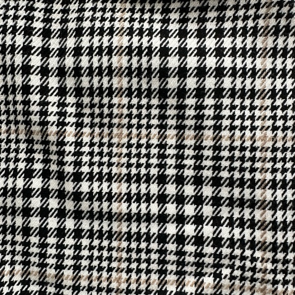 Banana Republic Houndstooth Skirt in size 0 - Picture 4 of 9
